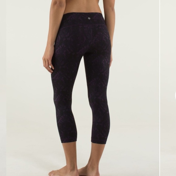 Lululemon Wunder Under Crop - Picture 1 of 5